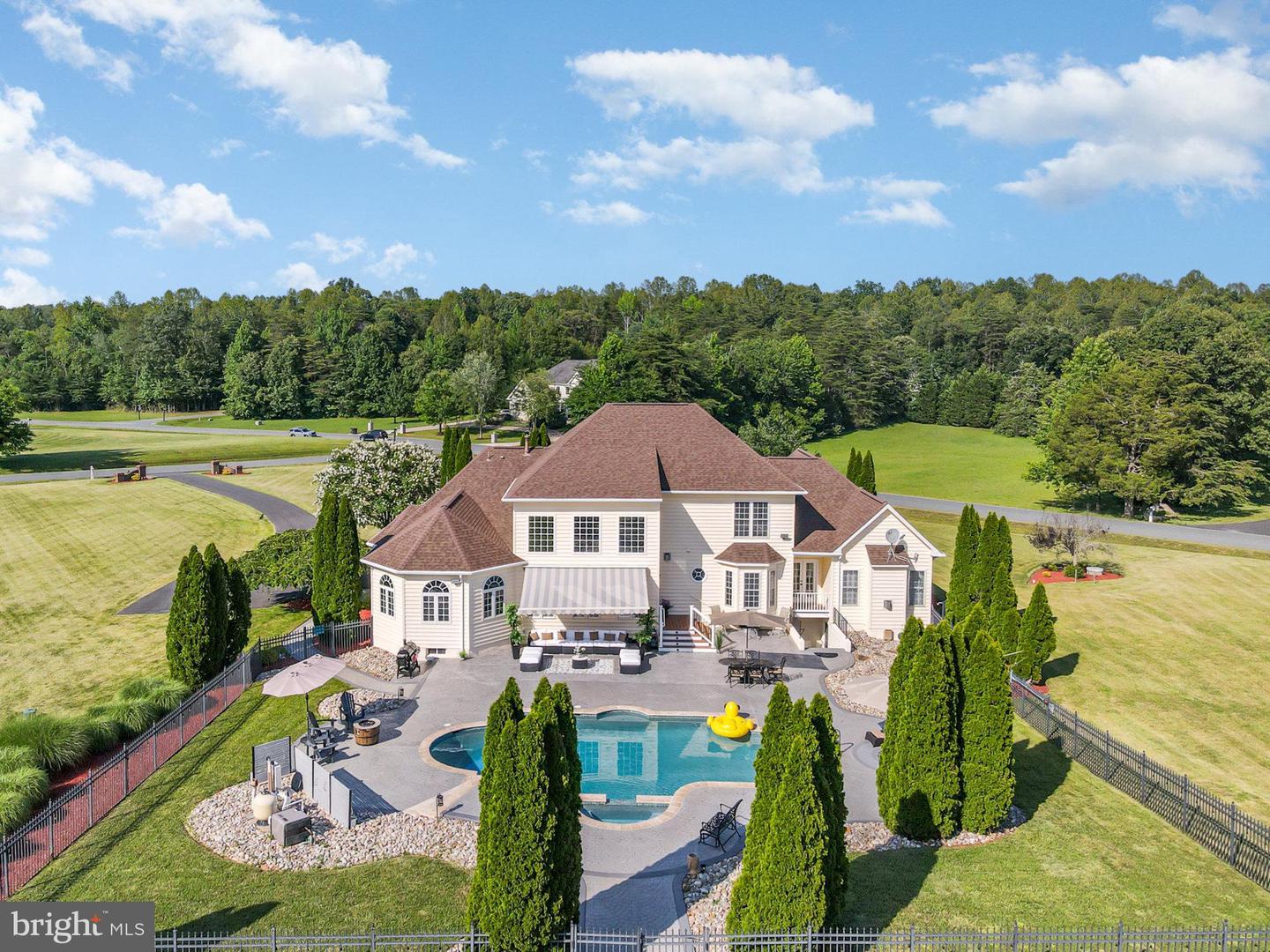 5 SMALL BEAR CT