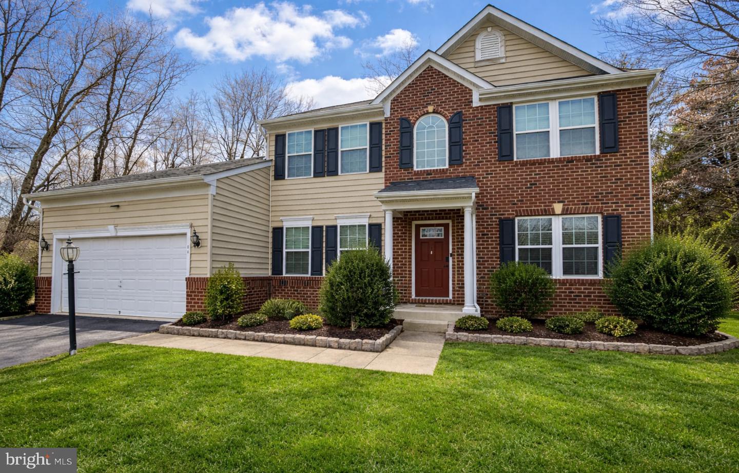 11 BRAEWOOD DR