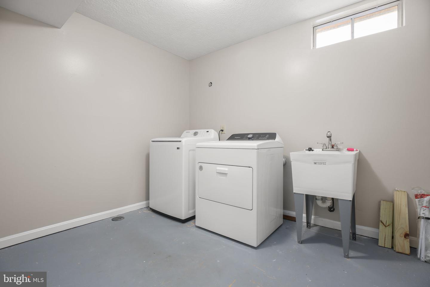 55 Catherine Ln Property Photo 34