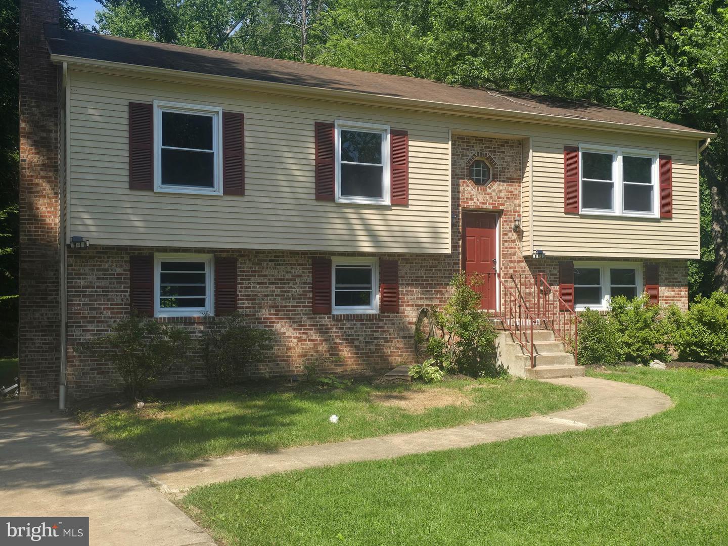 205 VINE PL Property Photo 1