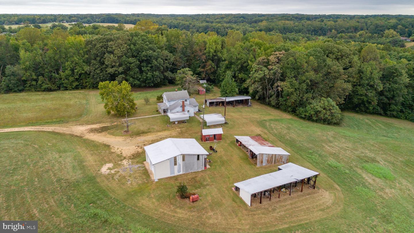 19 Berry Hill Ln Property Photo 6