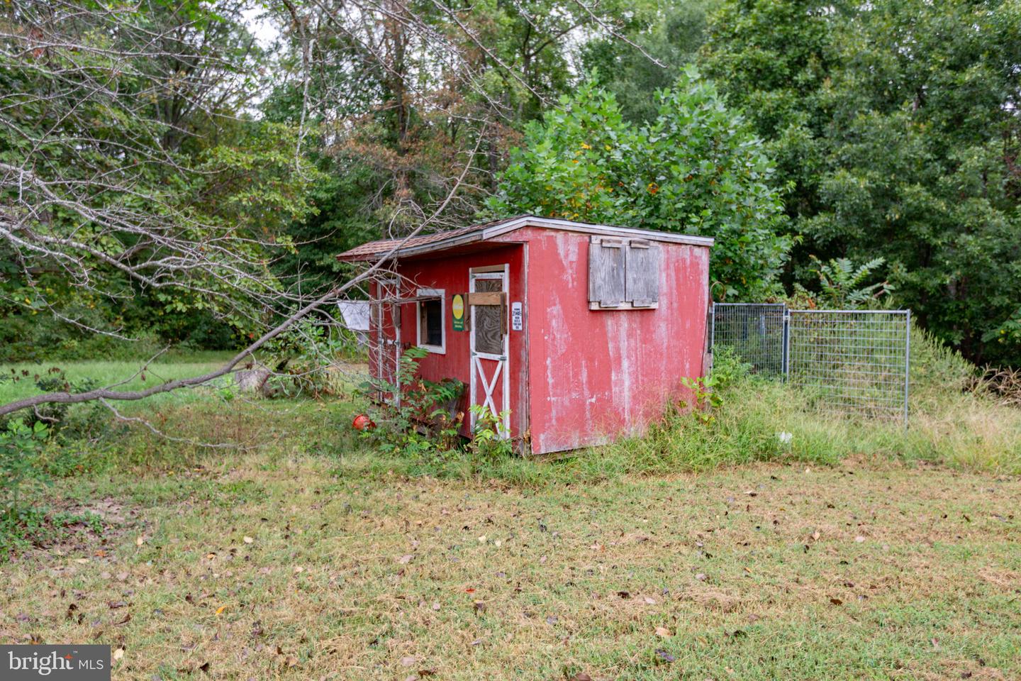 19 Berry Hill Ln Property Photo 31