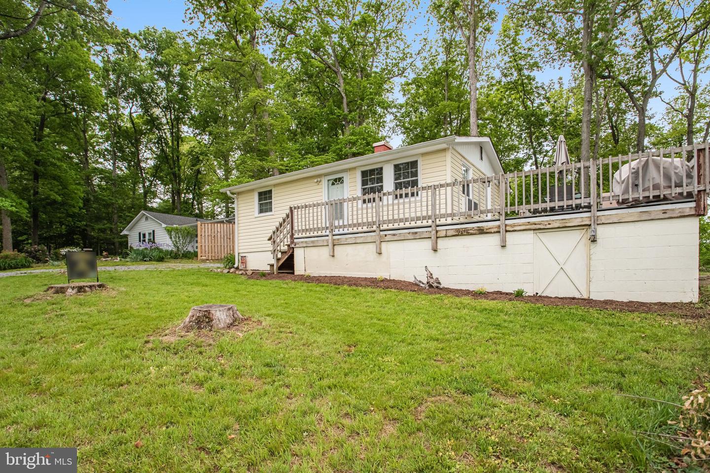 1047 Lakeview Dr Property Photo 1