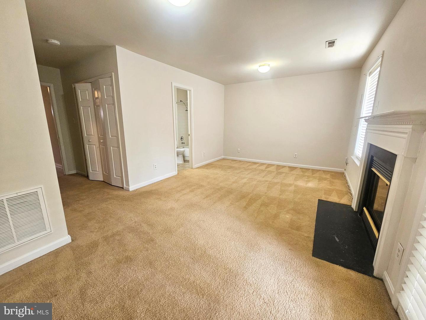 303 Dundee Pl Property Photo 3
