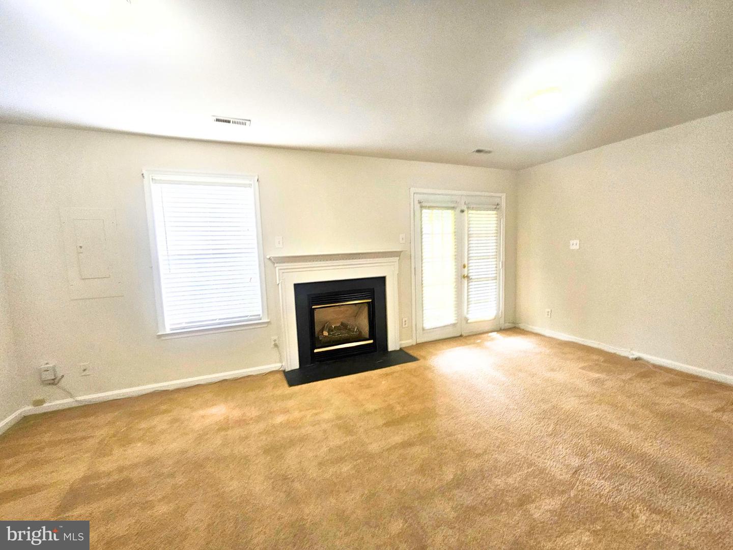 303 Dundee Pl Property Photo 4