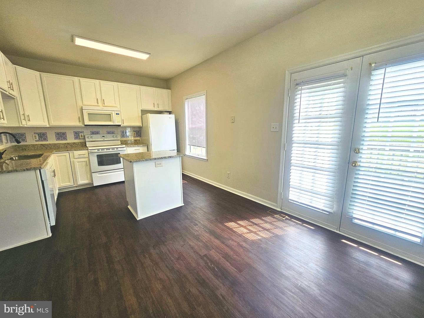 303 Dundee Pl Property Photo 7