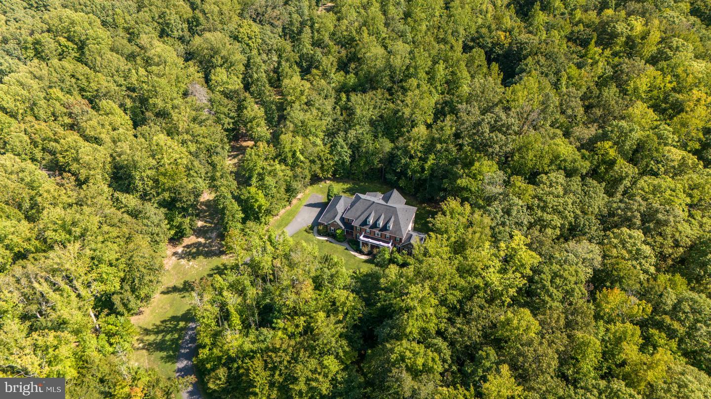 425 Wakerobin Dr Property Photo 2