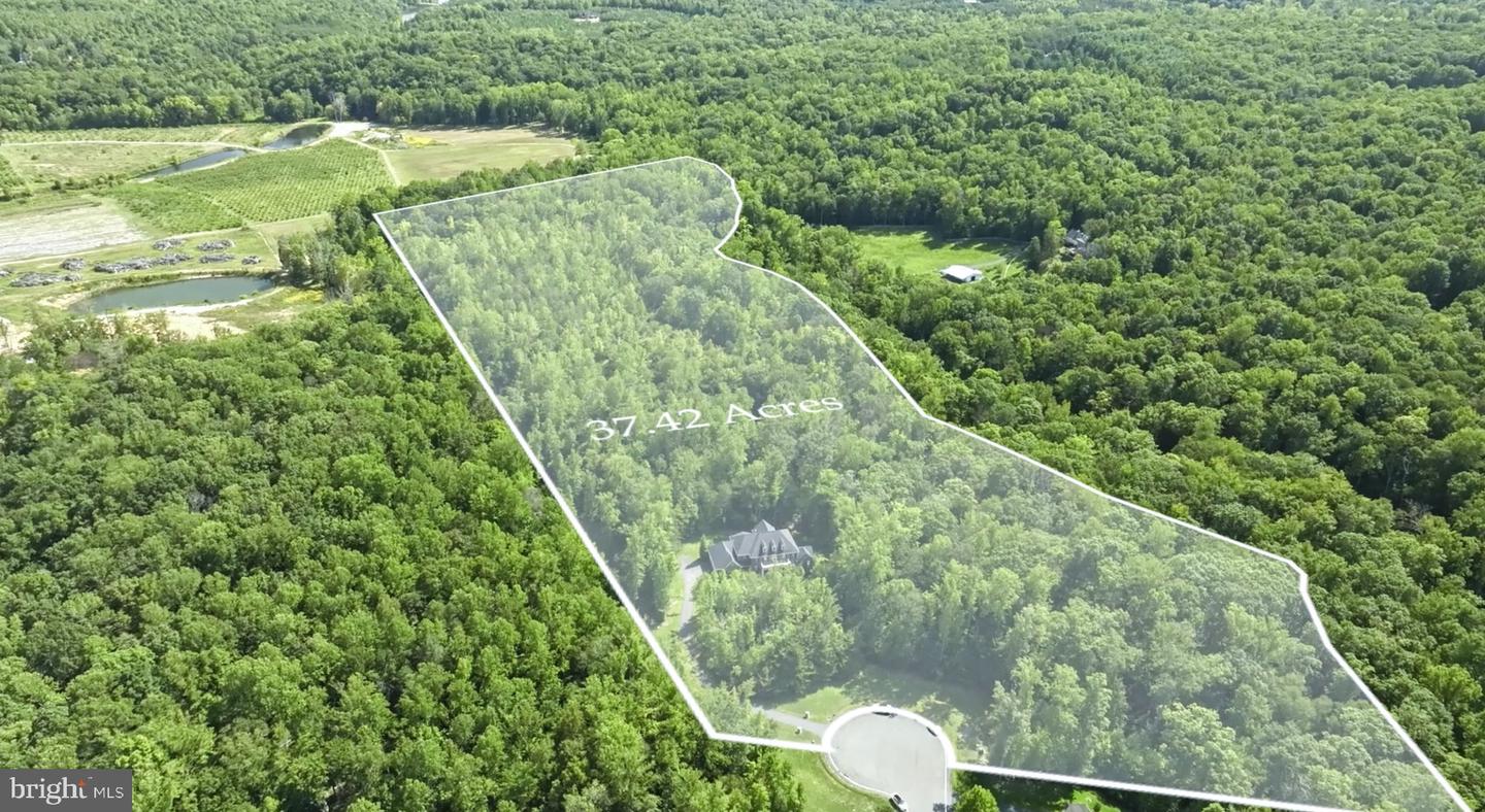 425 Wakerobin Dr Property Photo 3