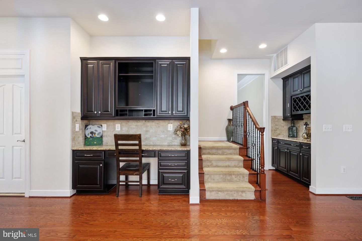 425 Wakerobin Dr Property Photo 41