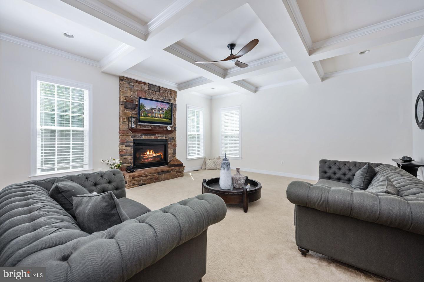 425 Wakerobin Dr Property Photo 43