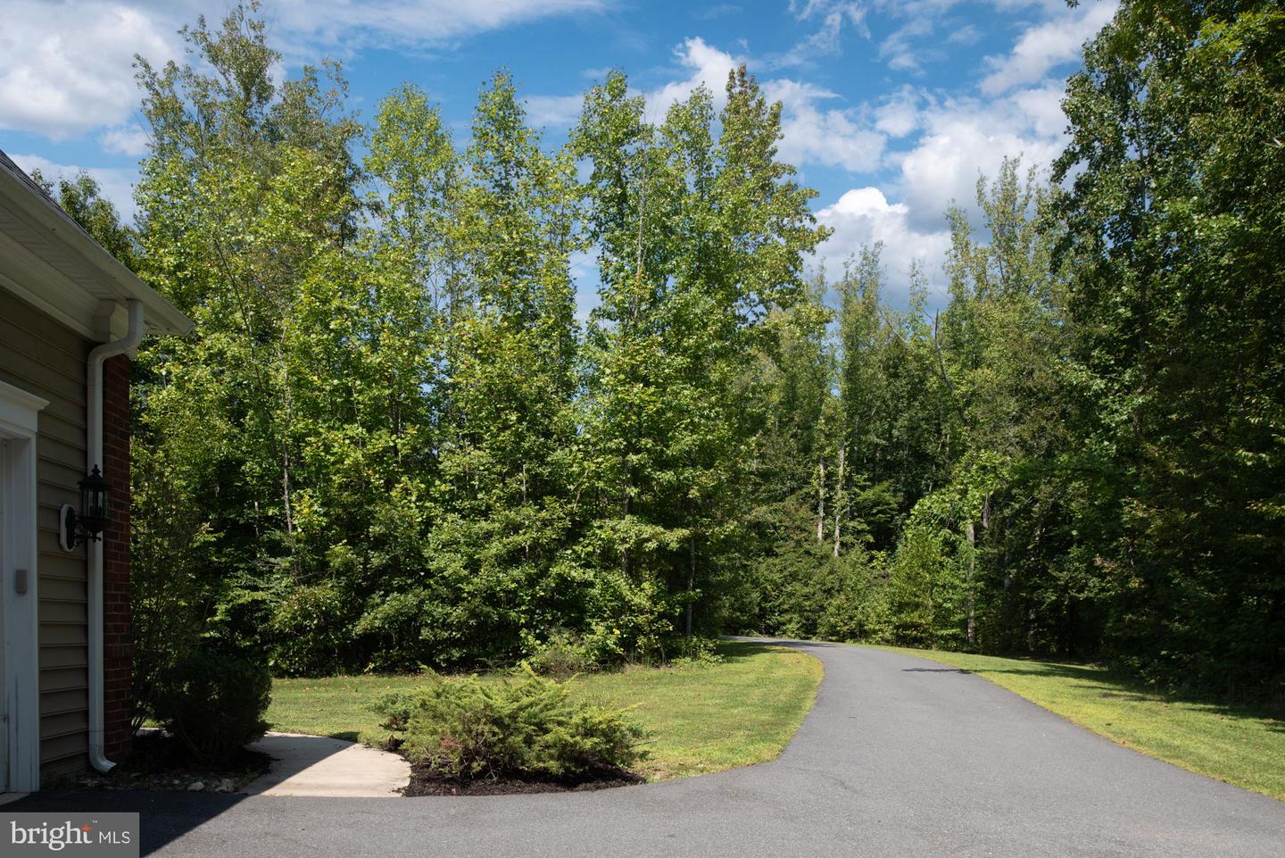 425 Wakerobin Dr Property Photo 110