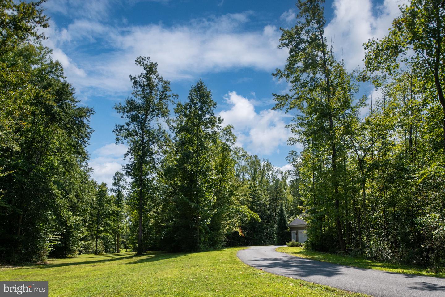 425 Wakerobin Dr Property Photo 112