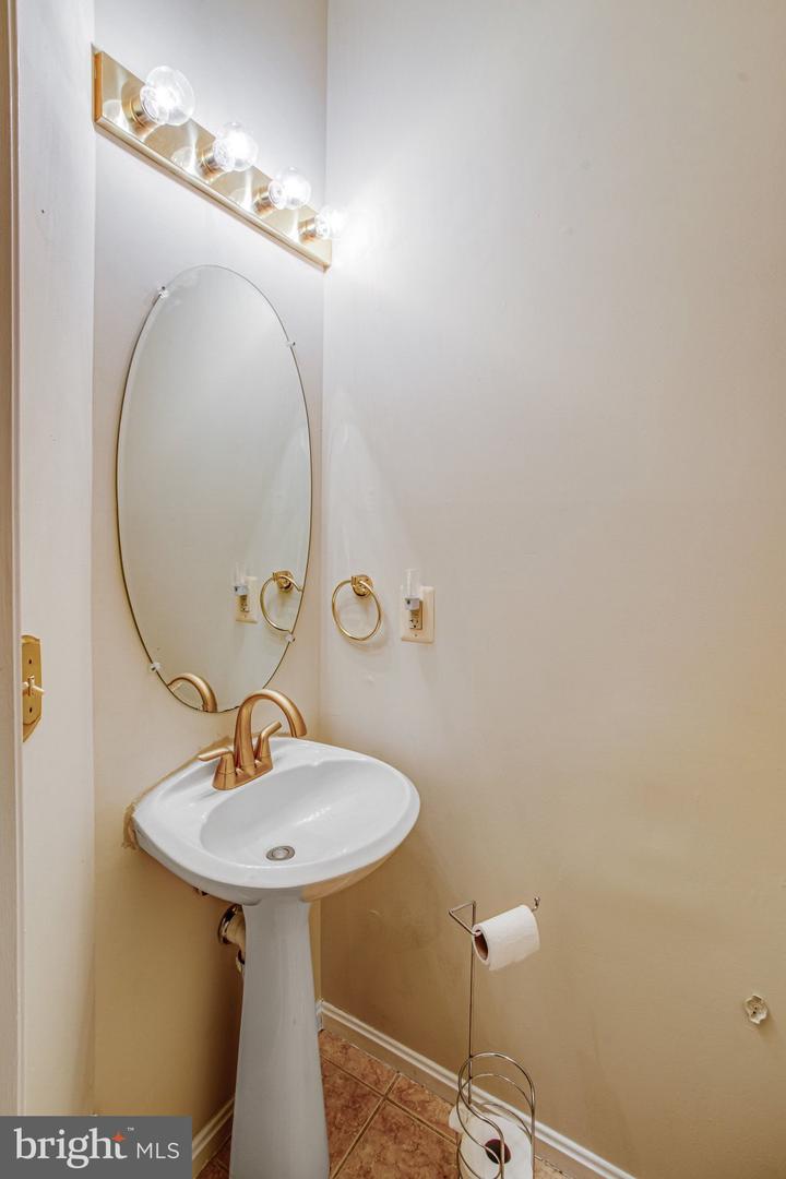 40 Catherine Ln Property Photo 9