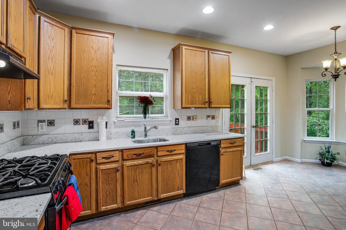 40 Catherine Ln Property Photo 10