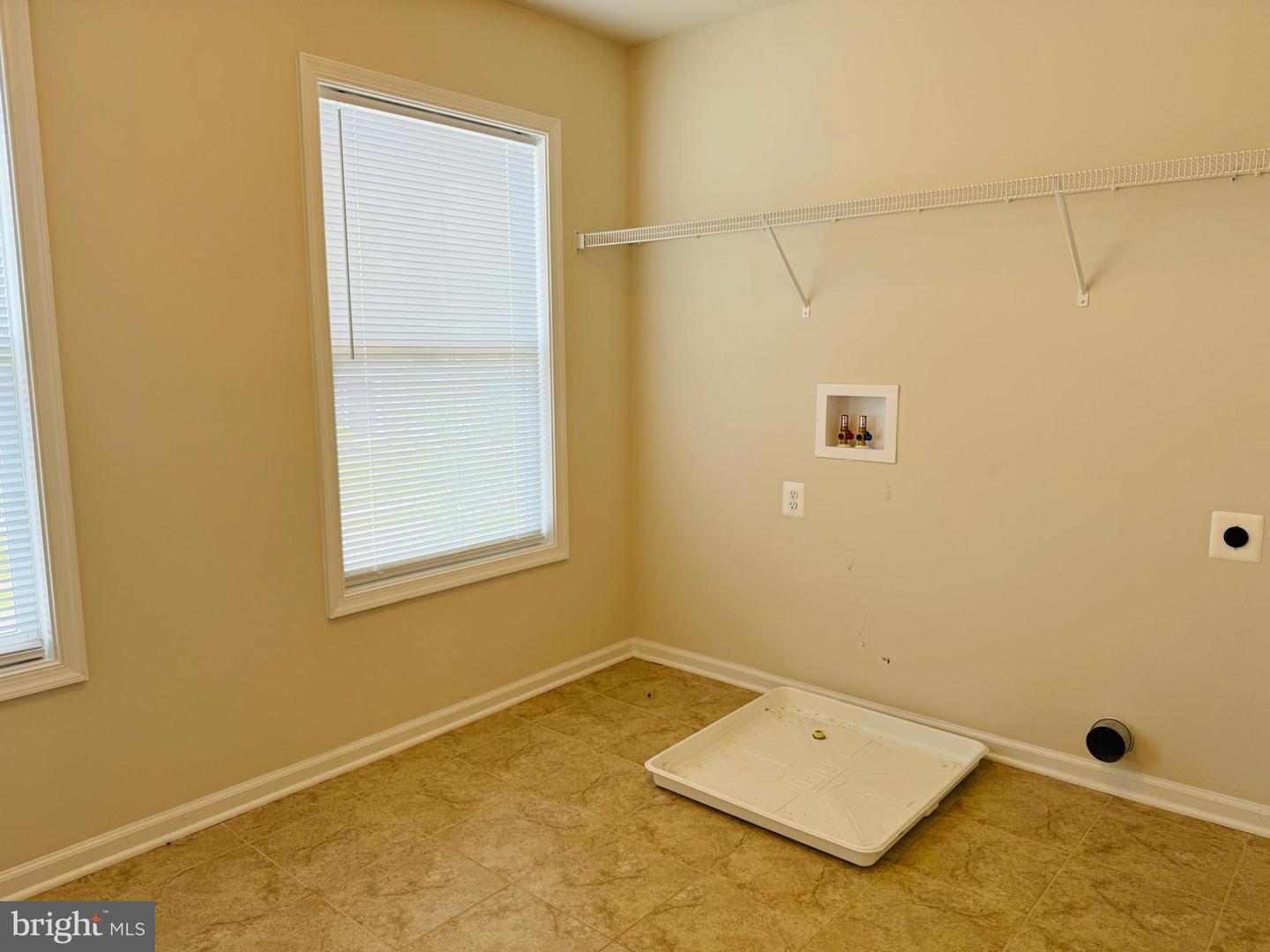 454 Coastal Ave Property Photo 15