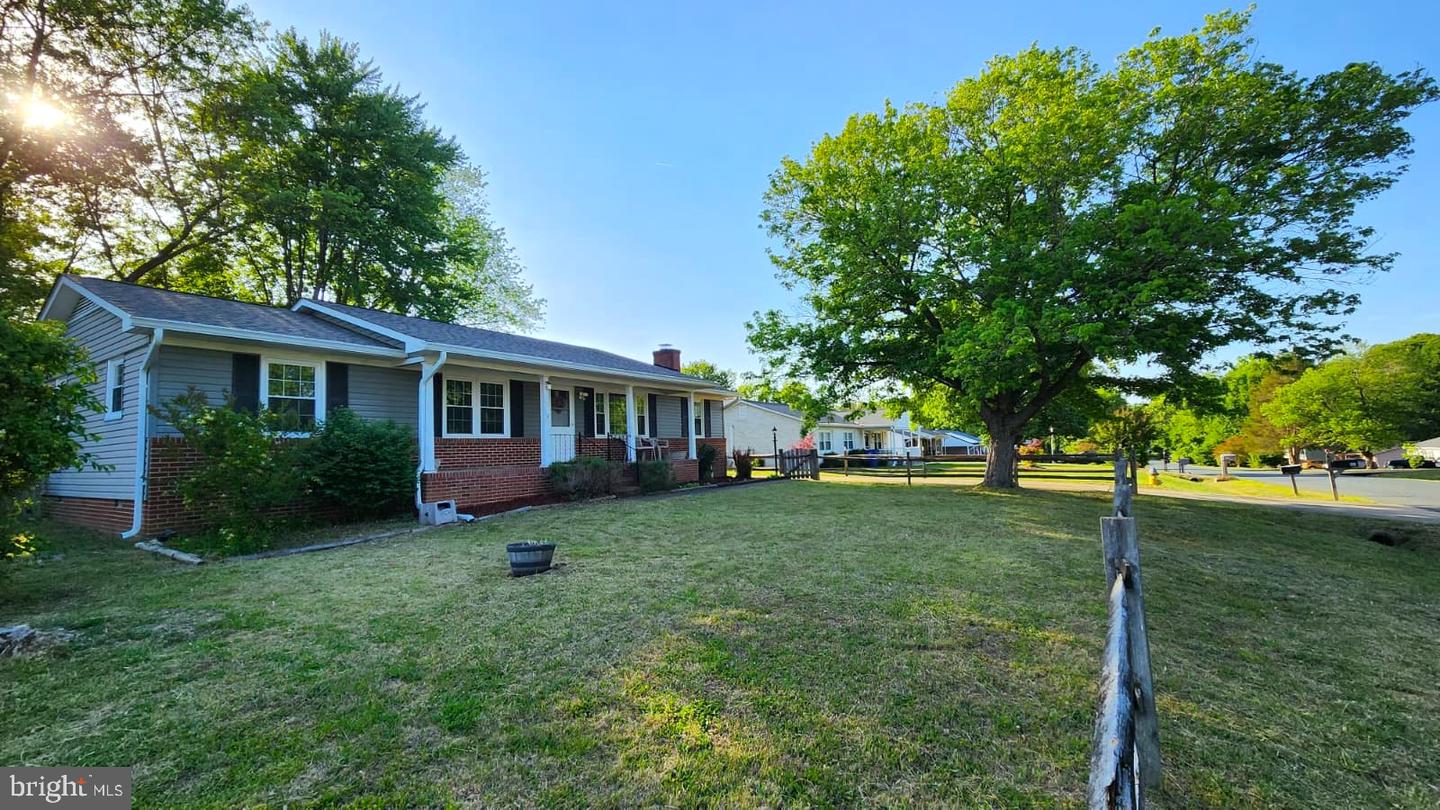 913 Eastern View Dr Property Photo 2