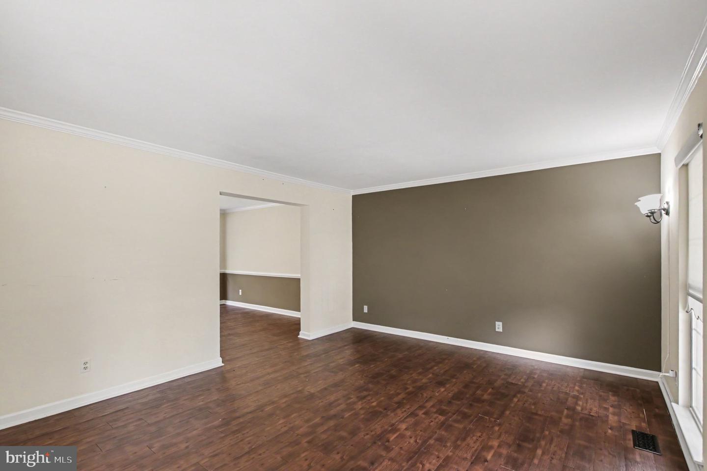 17 Sydney Ln Property Photo 5