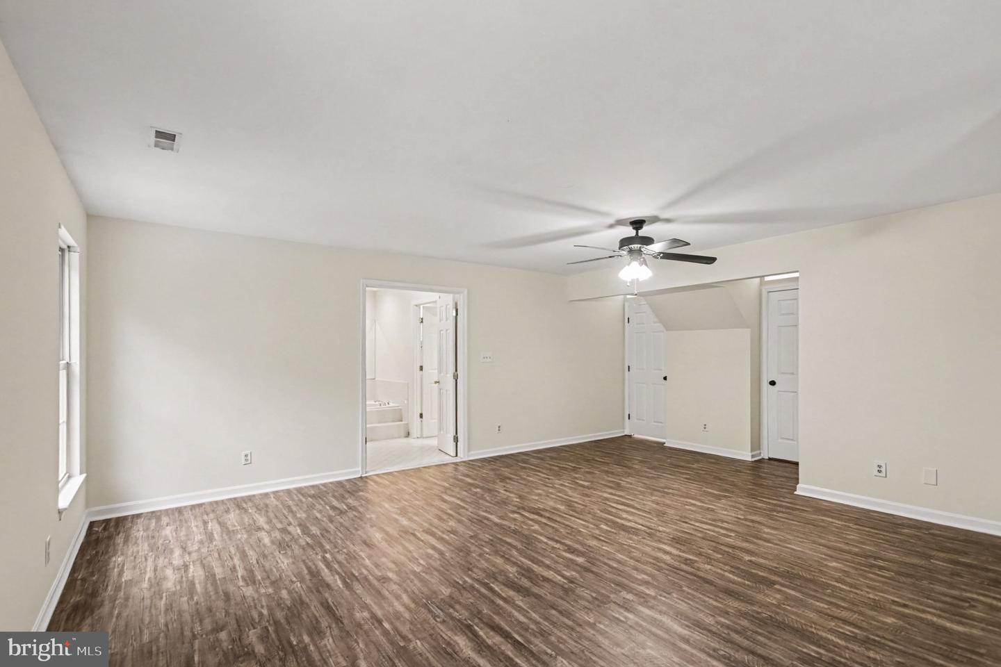 17 Sydney Ln Property Photo 16