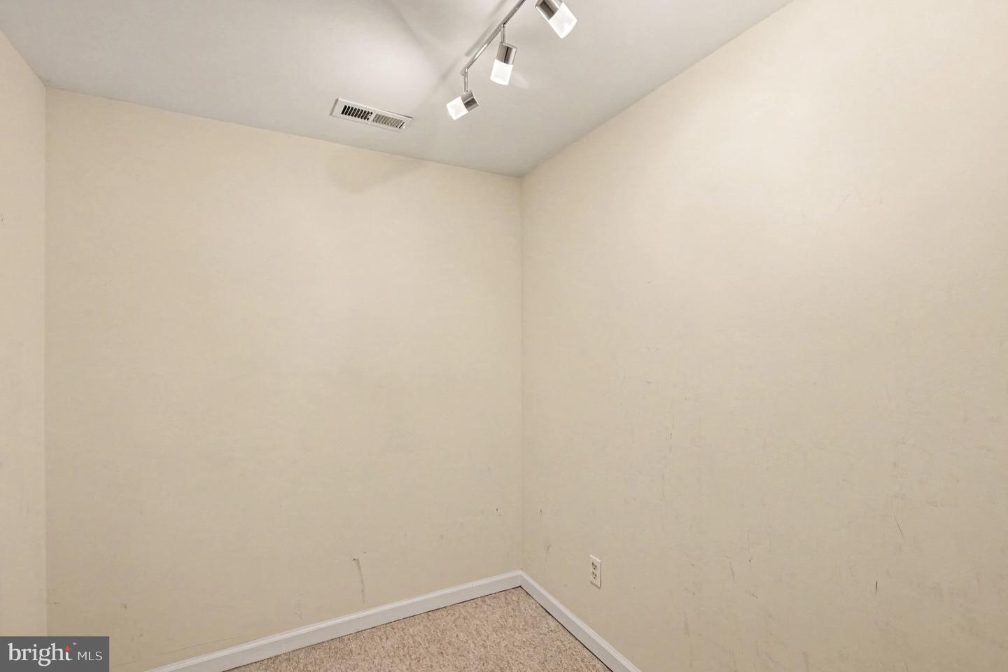 17 Sydney Ln Property Photo 30