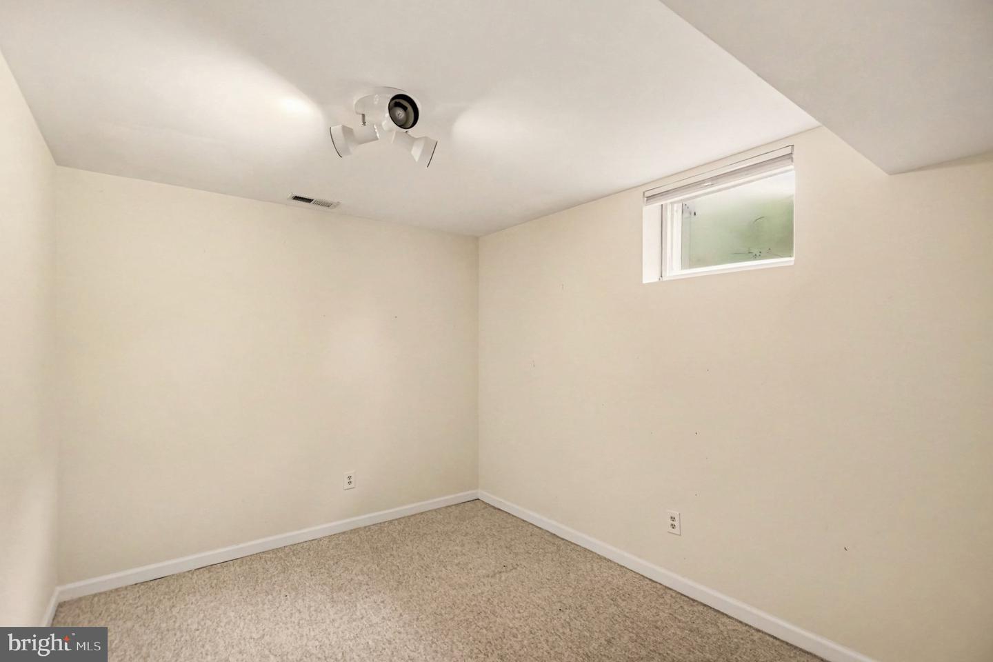 17 Sydney Ln Property Photo 31