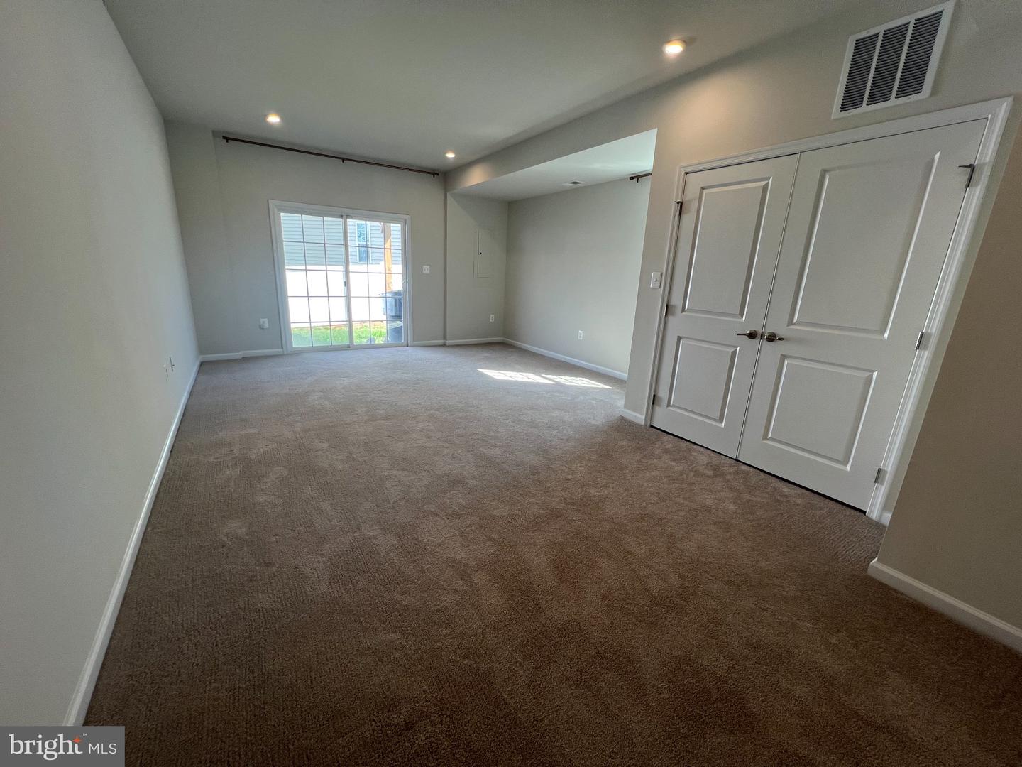 526 River Crest Way Property Photo 8