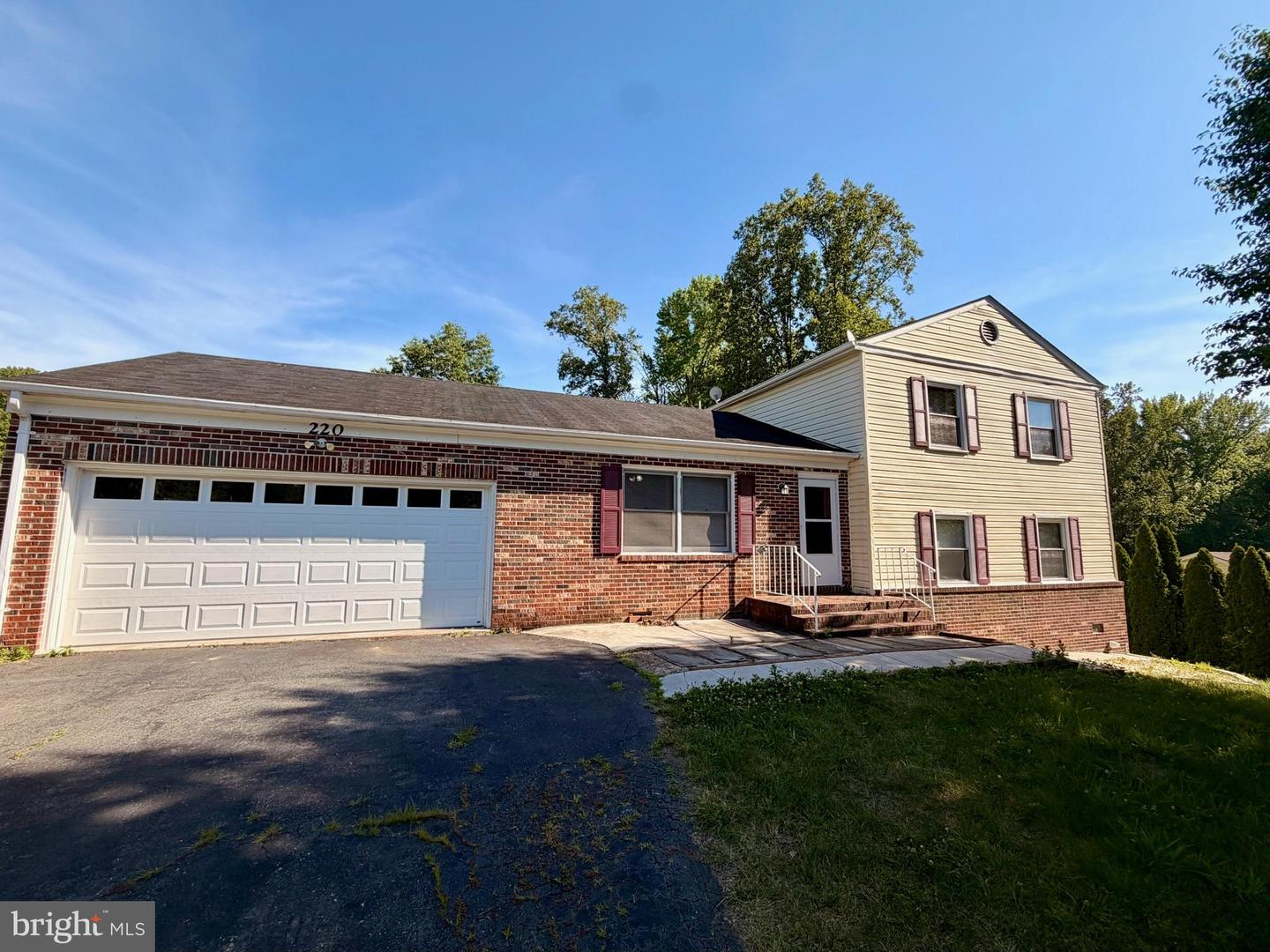 220 Tanglewood Ln Property Photo 1