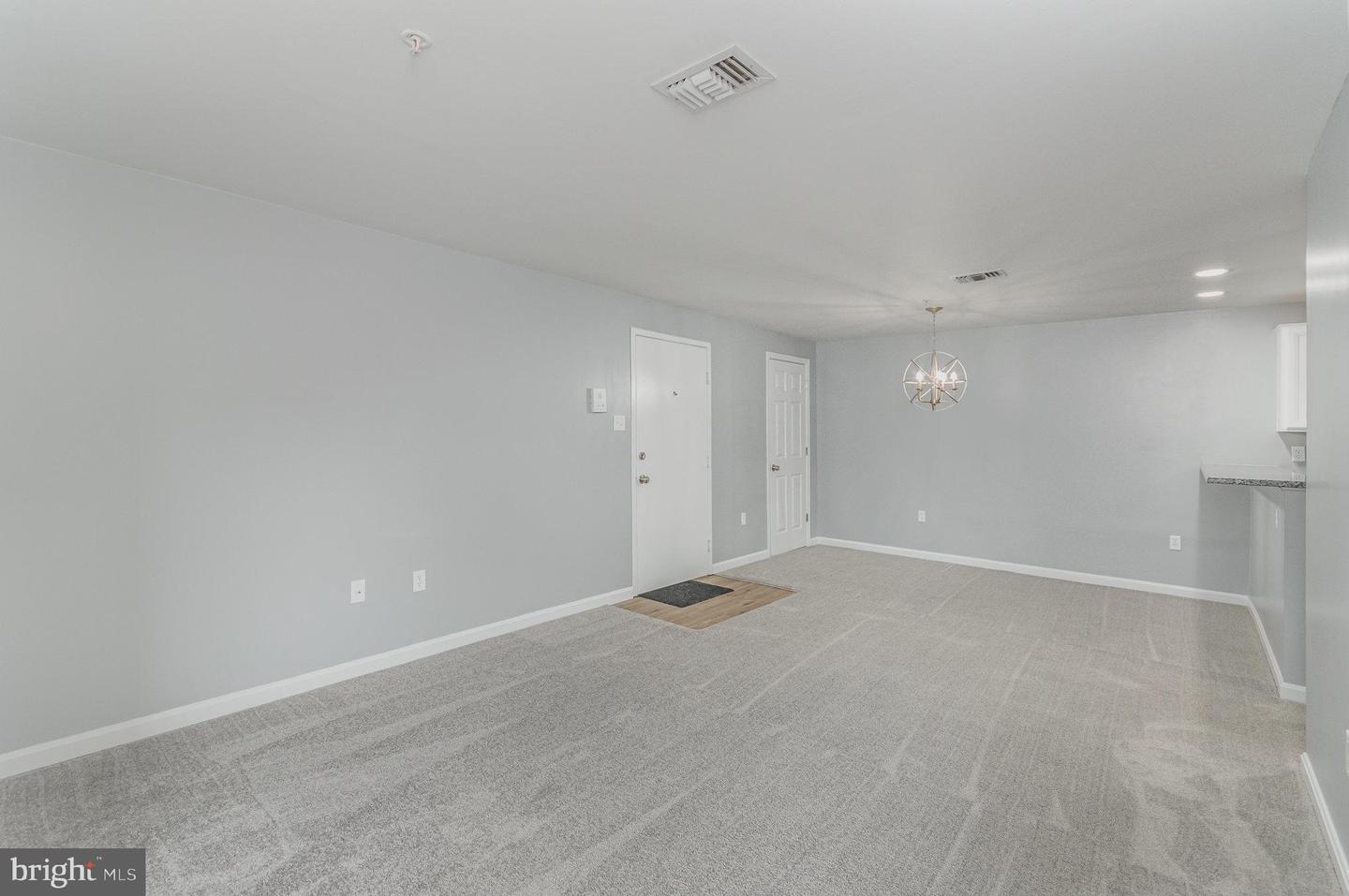 100 Grosvenor Ln #3 Property Photo 6