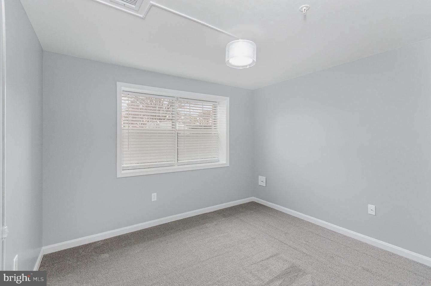 100 Grosvenor Ln #3 Property Photo 18