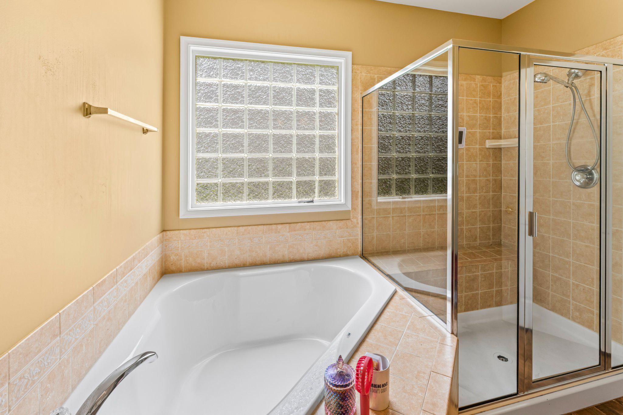 1015 Julian Dr Property Photo 24