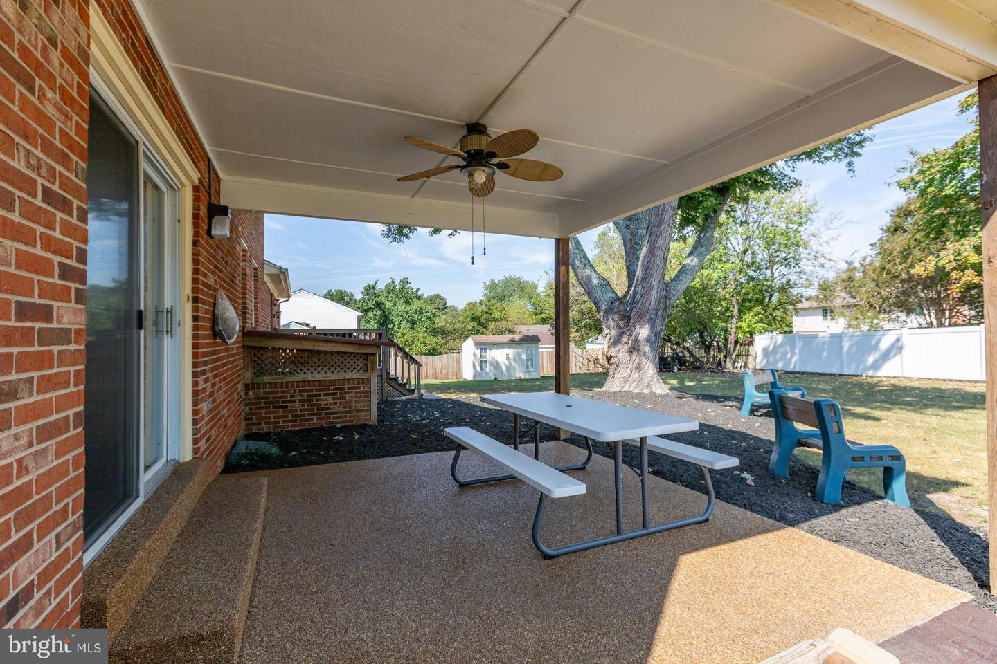 2123 Matthew Ln Property Photo 8