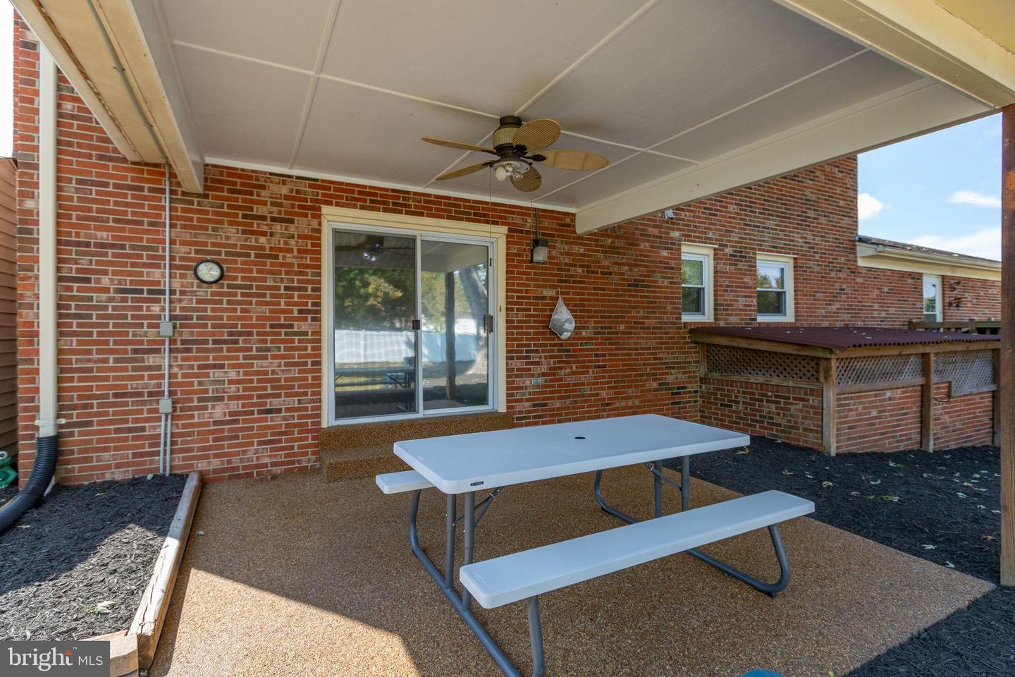2123 Matthew Ln Property Photo 9
