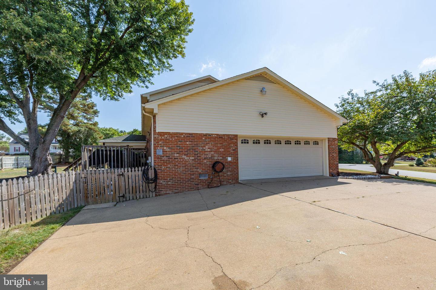 2123 Matthew Ln Property Photo 14