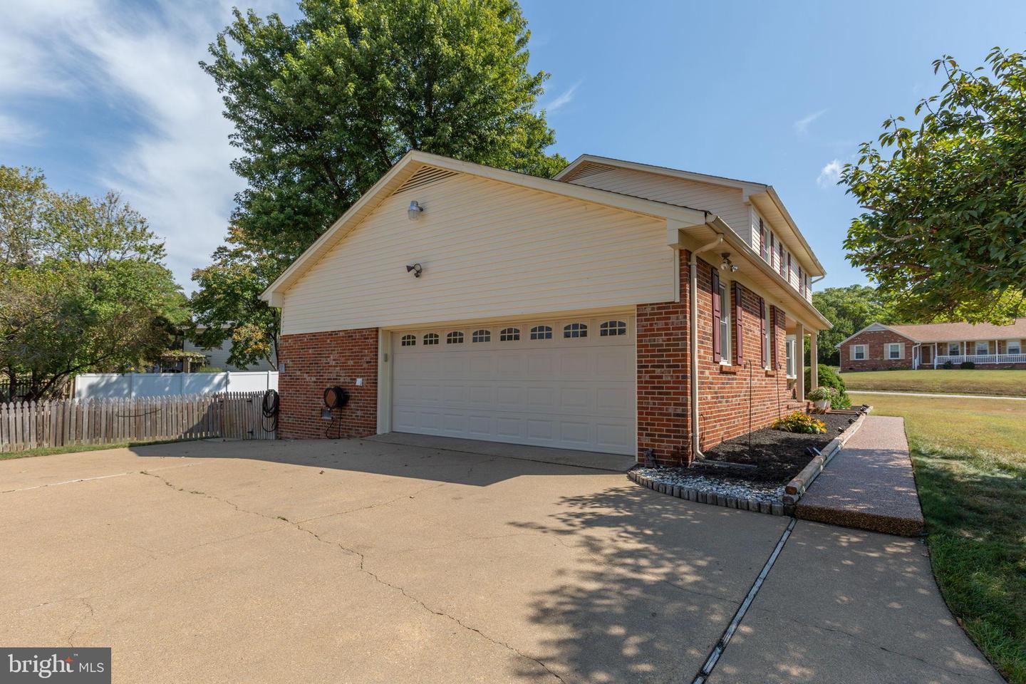 2123 Matthew Ln Property Photo 15