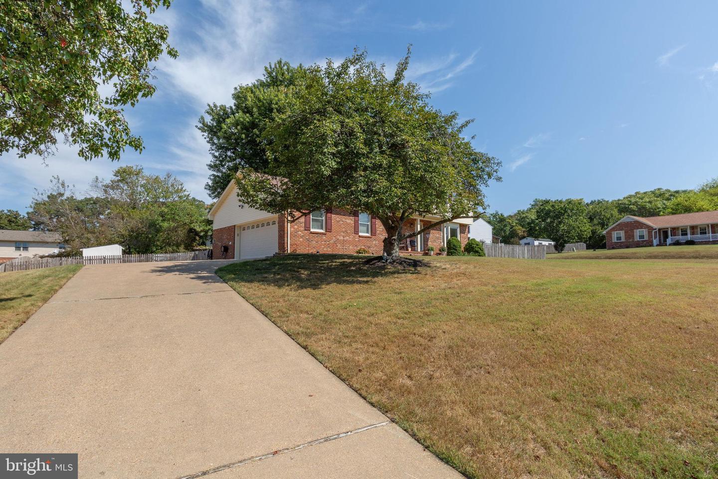 2123 Matthew Ln Property Photo 24