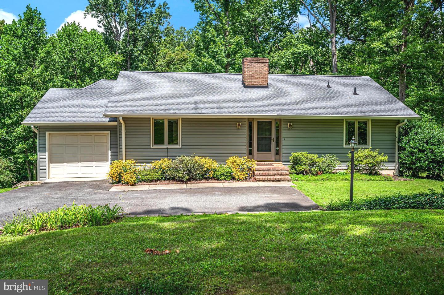 8 Ridgemore Cir Property Photo 1