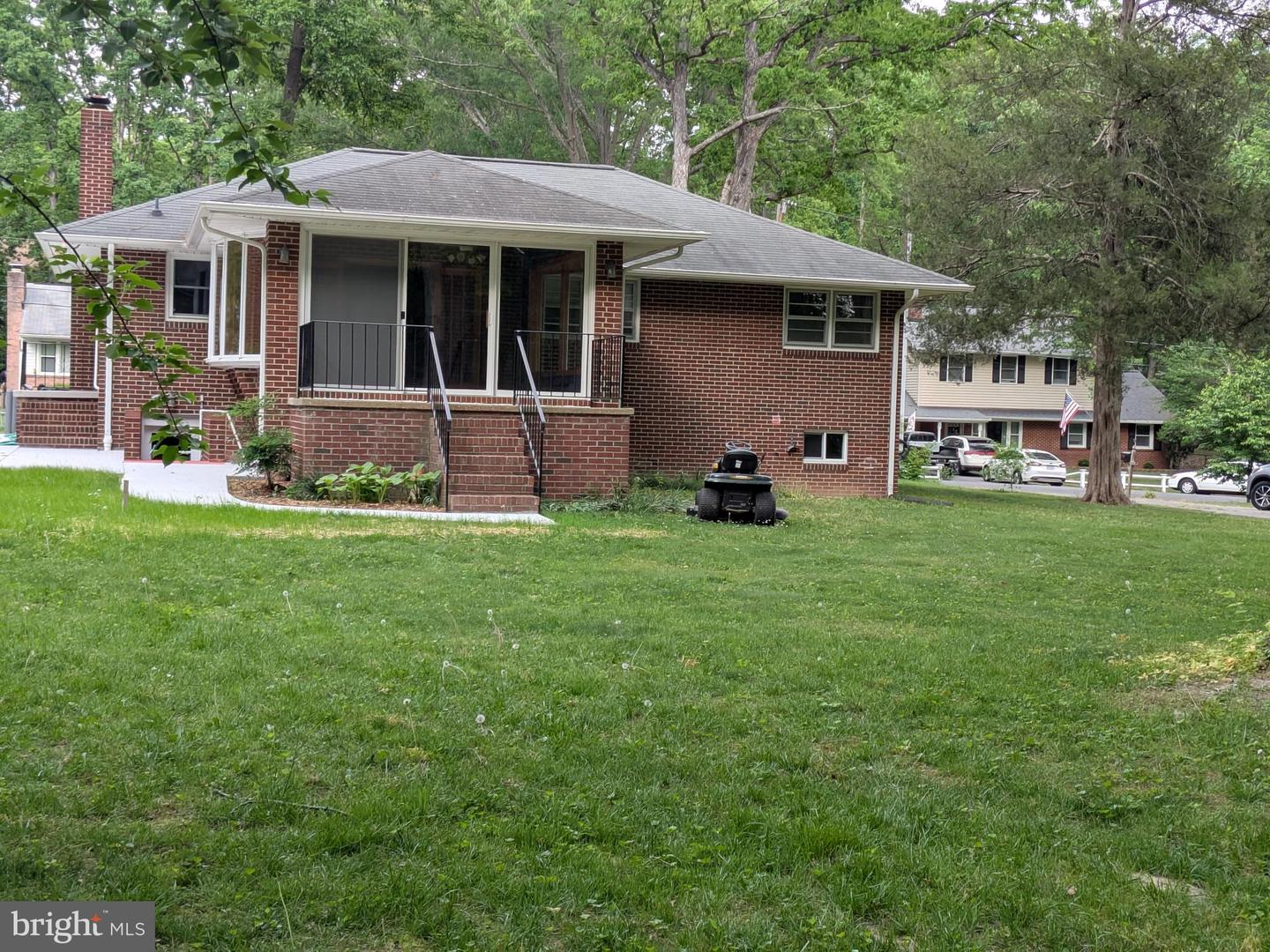 11 Patrick Henry St Property Photo 3
