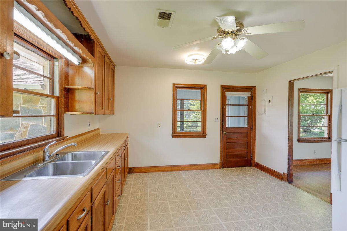 12 Little Whim Rd Property Photo 13
