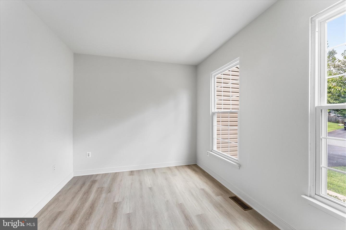 36 Westhampton Ct Property Photo 6