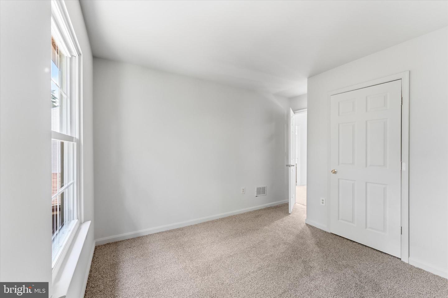 36 Westhampton Ct Property Photo 25