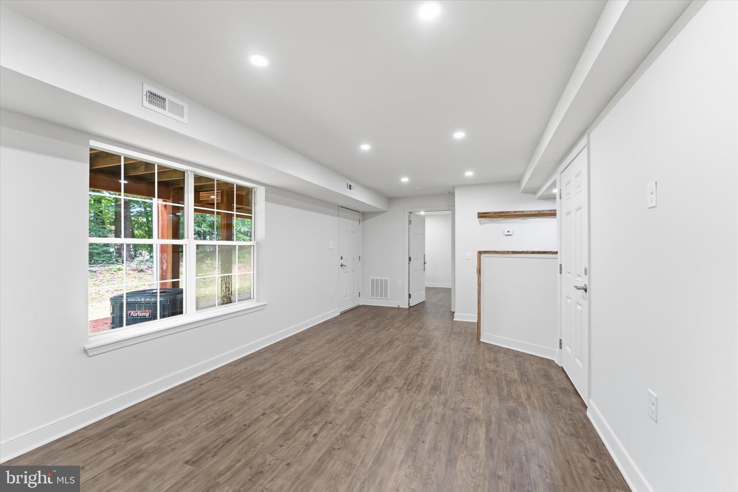 36 Westhampton Ct Property Photo 32