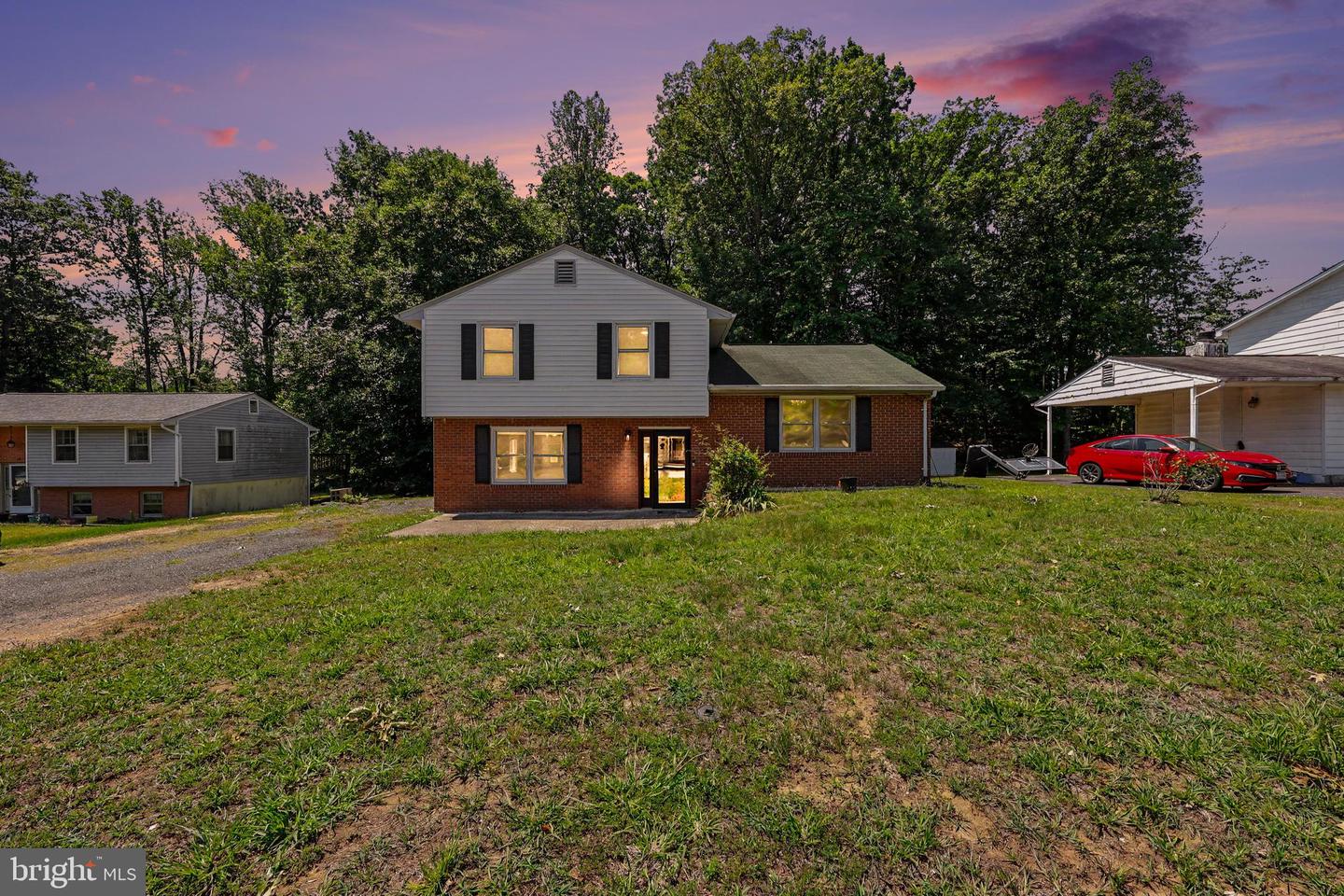 17 Willow Lane Property Photo 1