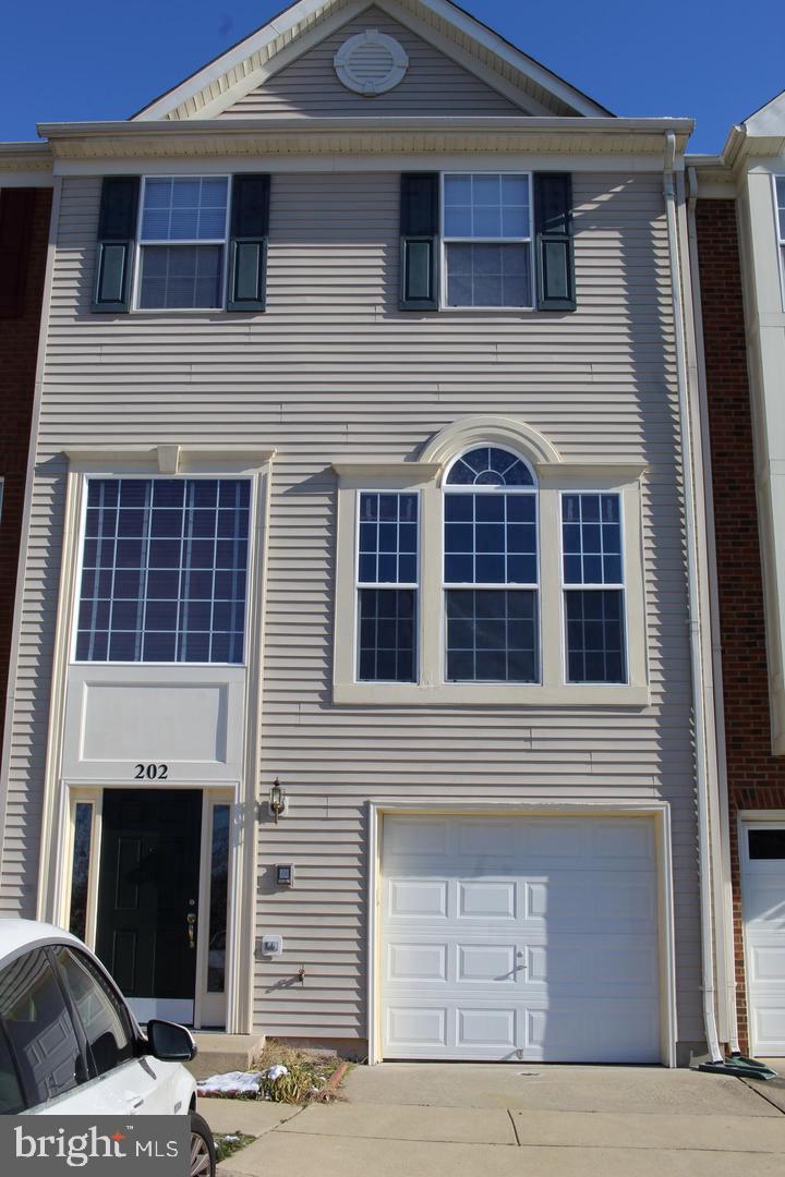 202 BLOSSOM LN Property Photo 1