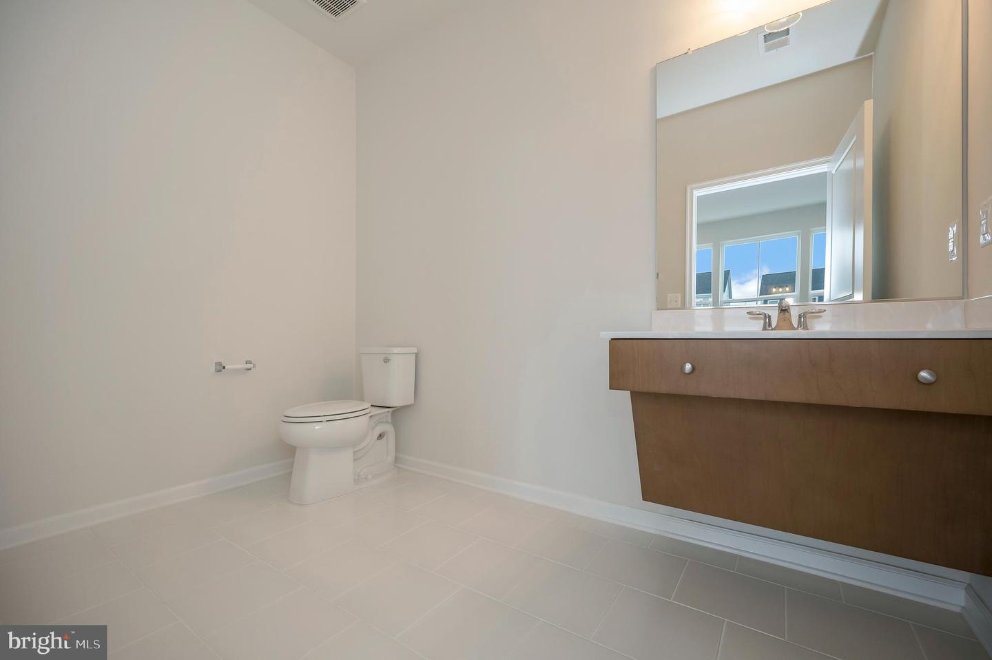 255 Aspen Rd #104 Property Photo 4