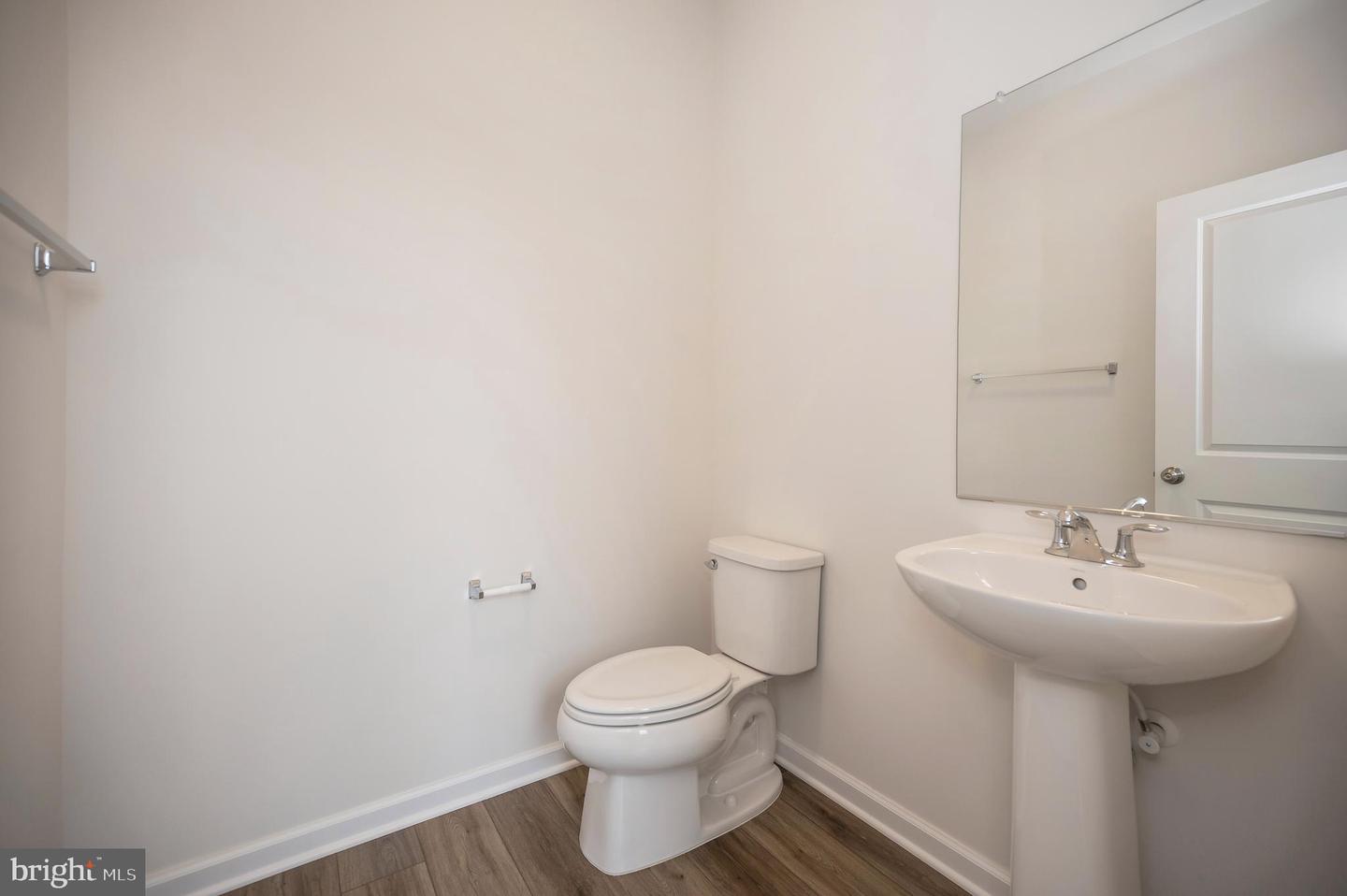 255 Aspen Rd #104 Property Photo 12