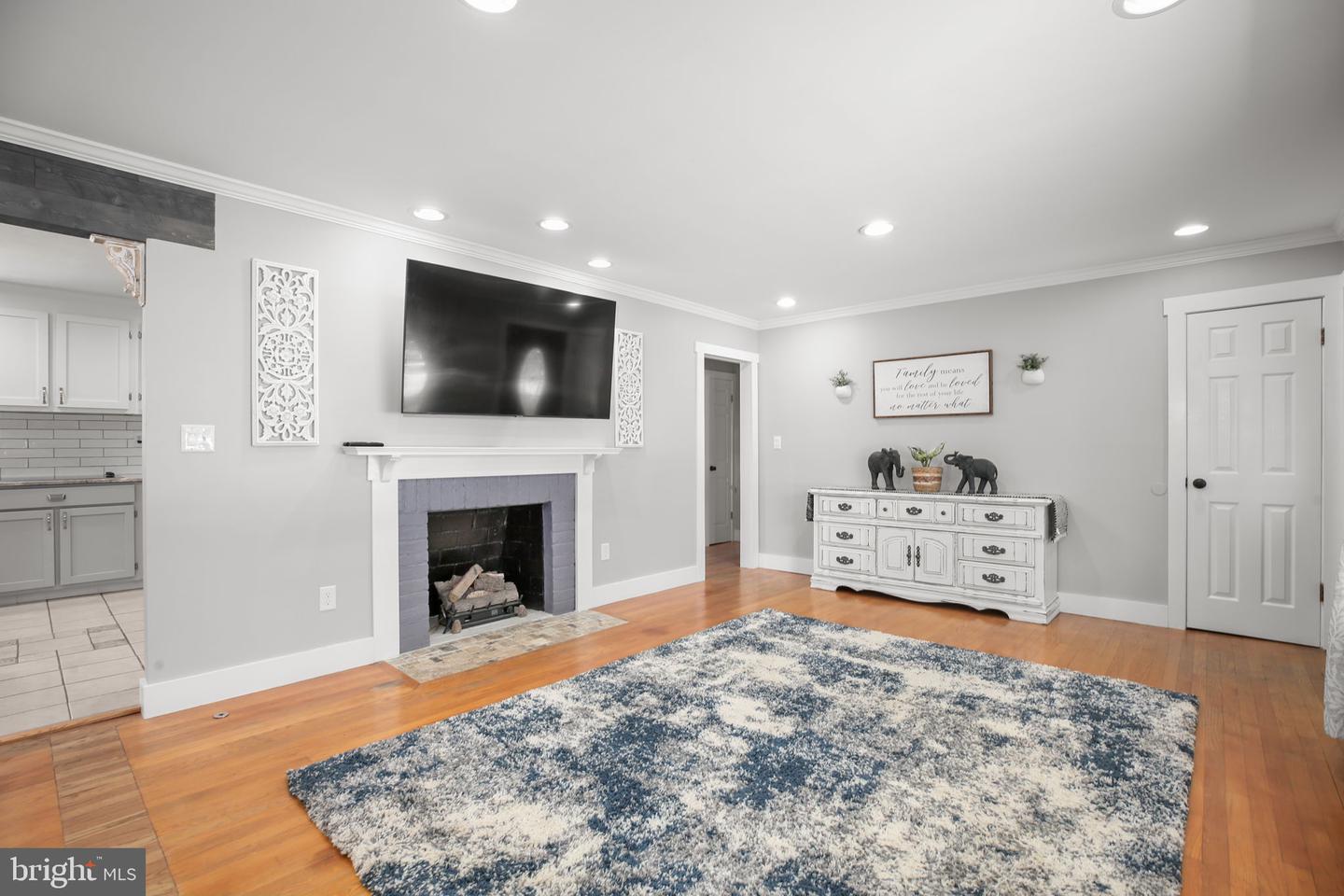 607 Culpeper St Property Photo 4