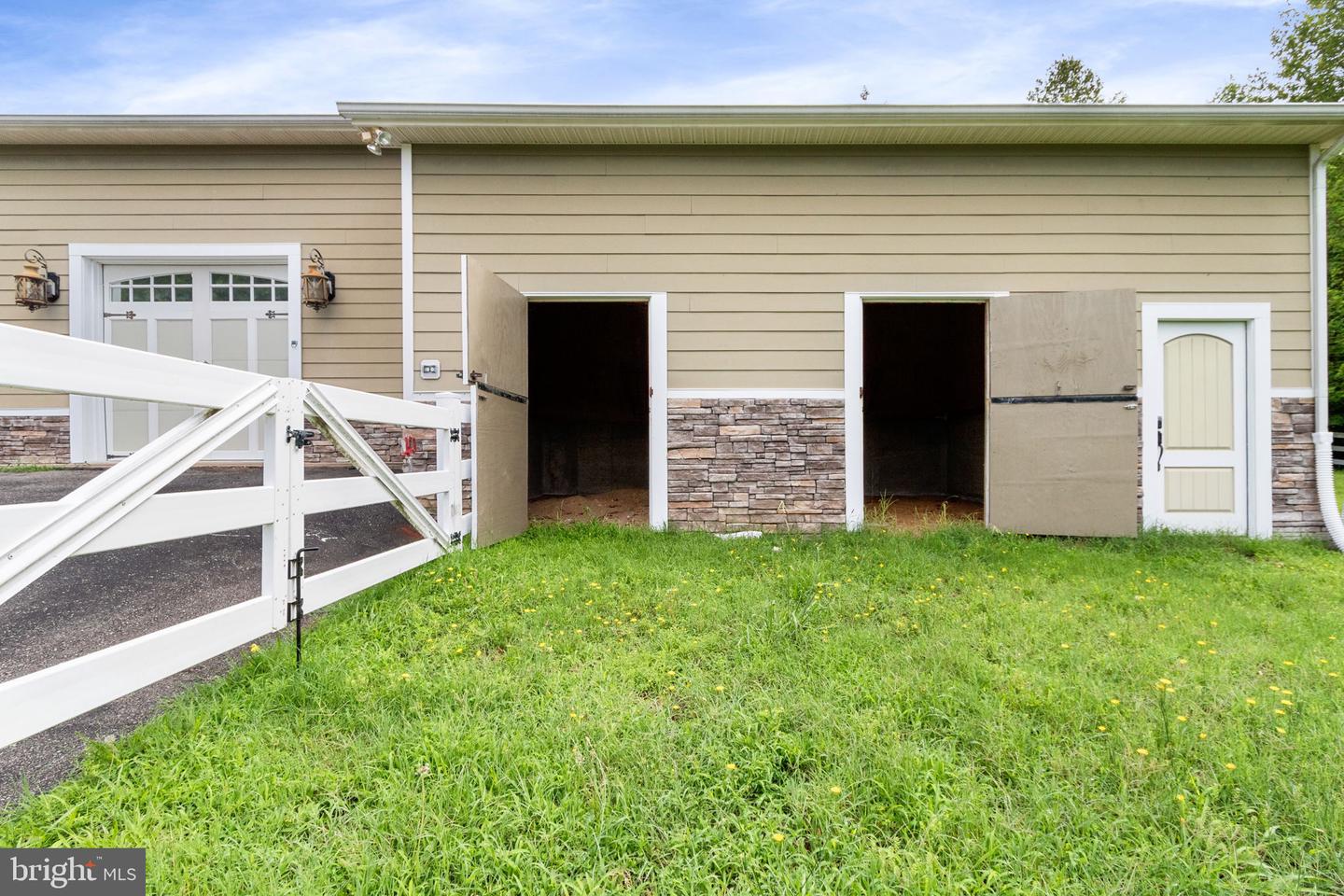 24 Rita Ln Property Photo 29
