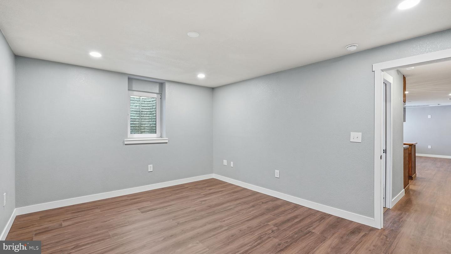 124 Brooke Point Ct Property Photo 41