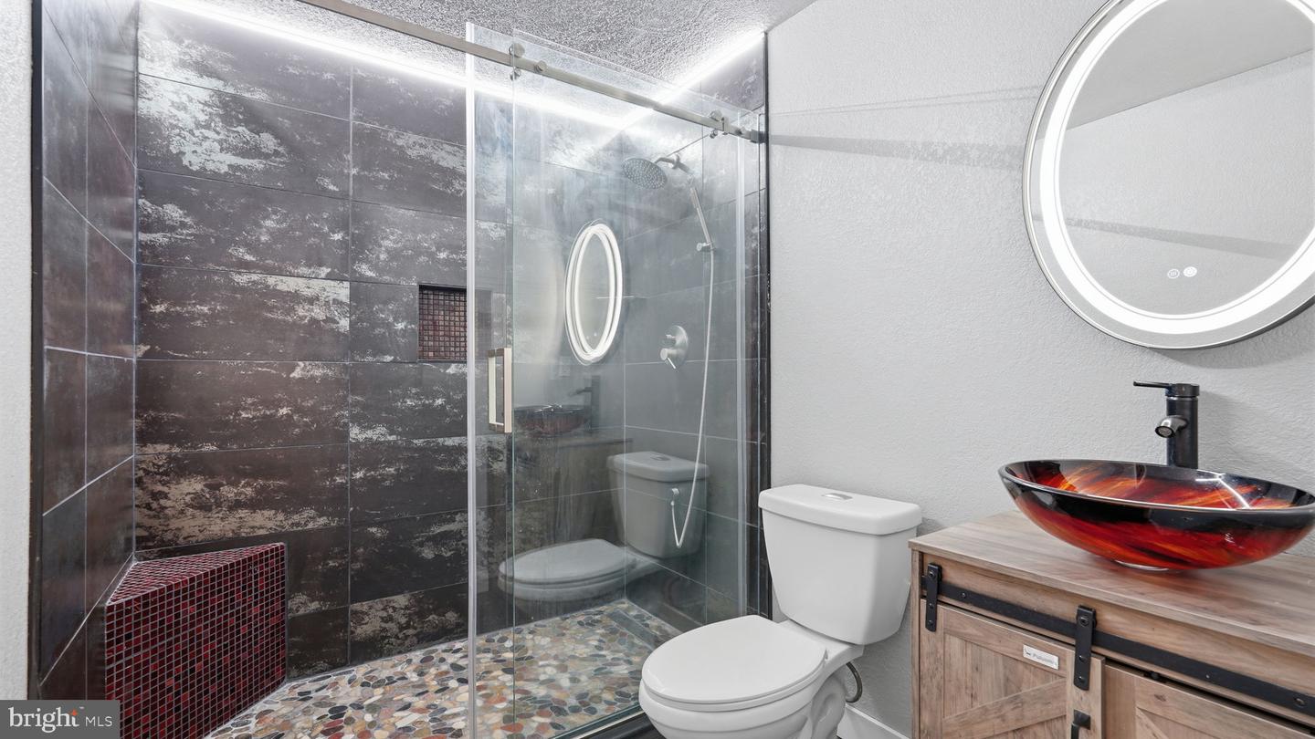 124 Brooke Point Ct Property Photo 42