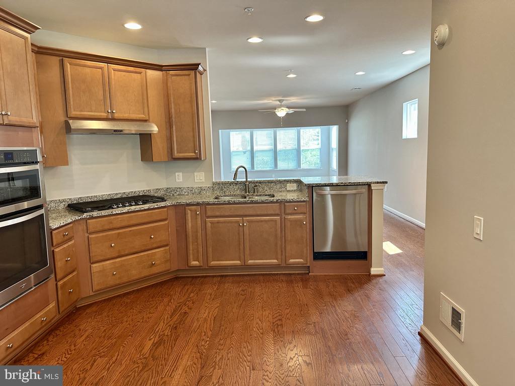 212 Denison St Property Photo 27
