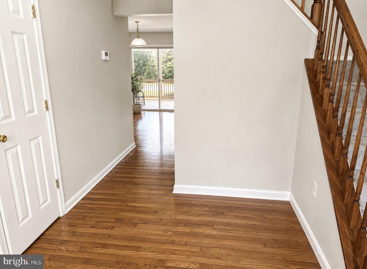 29 Palace Ln Property Photo 2